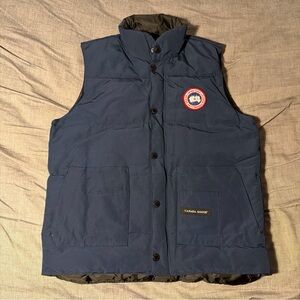 Canada Goose Freestyle Crew 4154M
Navy Blue Men's Size Medium